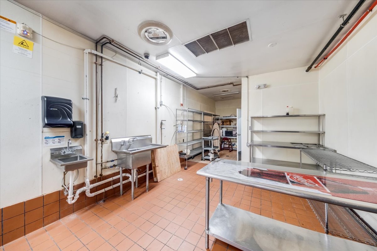 2312 West Springfield Avenue Champaign, IL 61821 - Photo 30 of 48 a room with gym equipment and a table