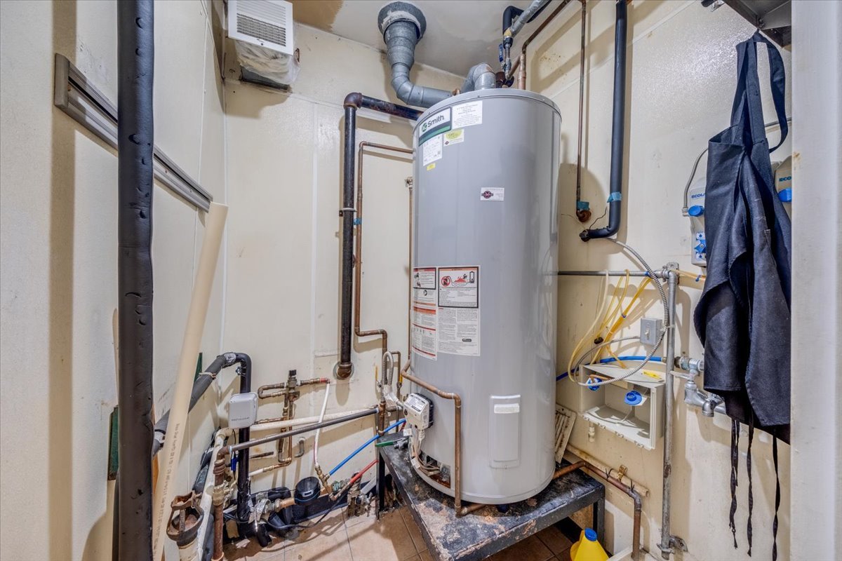 2312 West Springfield Avenue Champaign, IL 61821 - Photo 31 of 48 a view of walk in closet