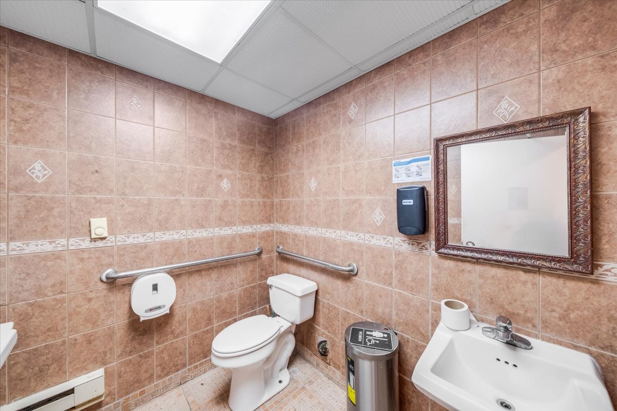 2312 West Springfield Avenue Champaign, IL 61821 - Photo 41 of 48 a bathroom with a sink a toilet and a mirror