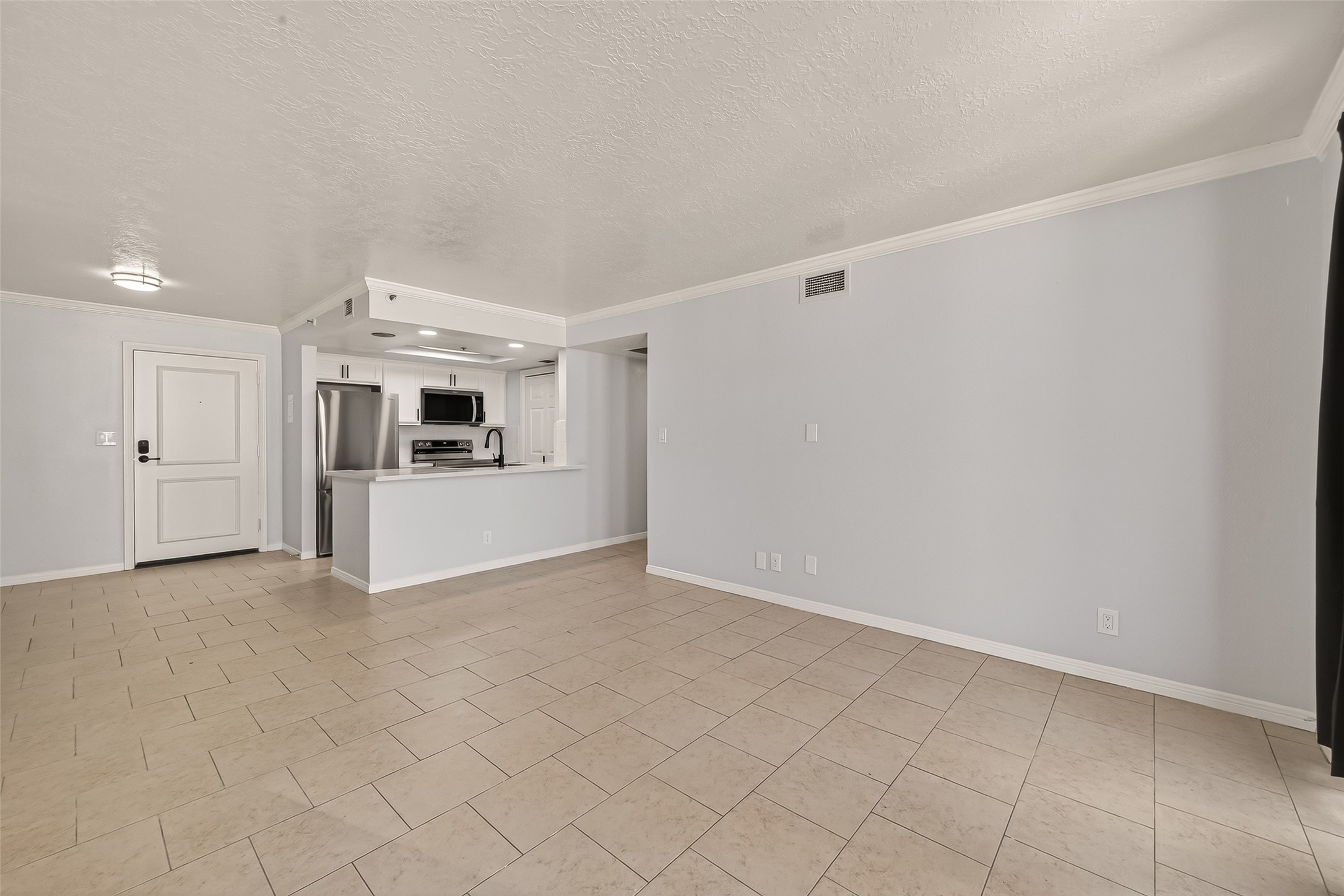 3525 Sage Road, Unit 1405 Houston, TX 77056 - Photo 12 of 37 a view of a kitchen with a sink