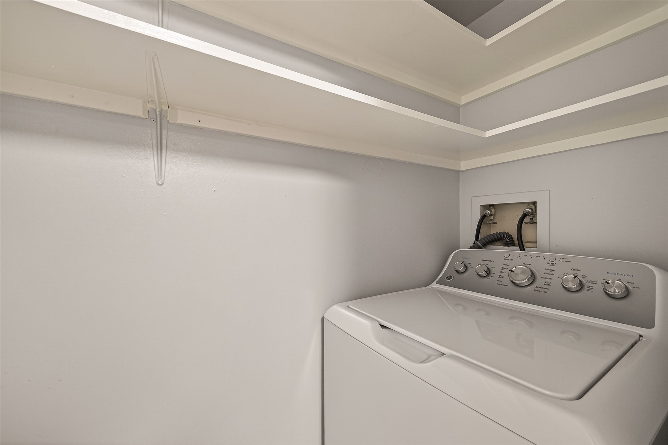 3525 Sage Road, Unit 1405 Houston, TX 77056 - Photo 20 of 37 a utility room with dryer and washer