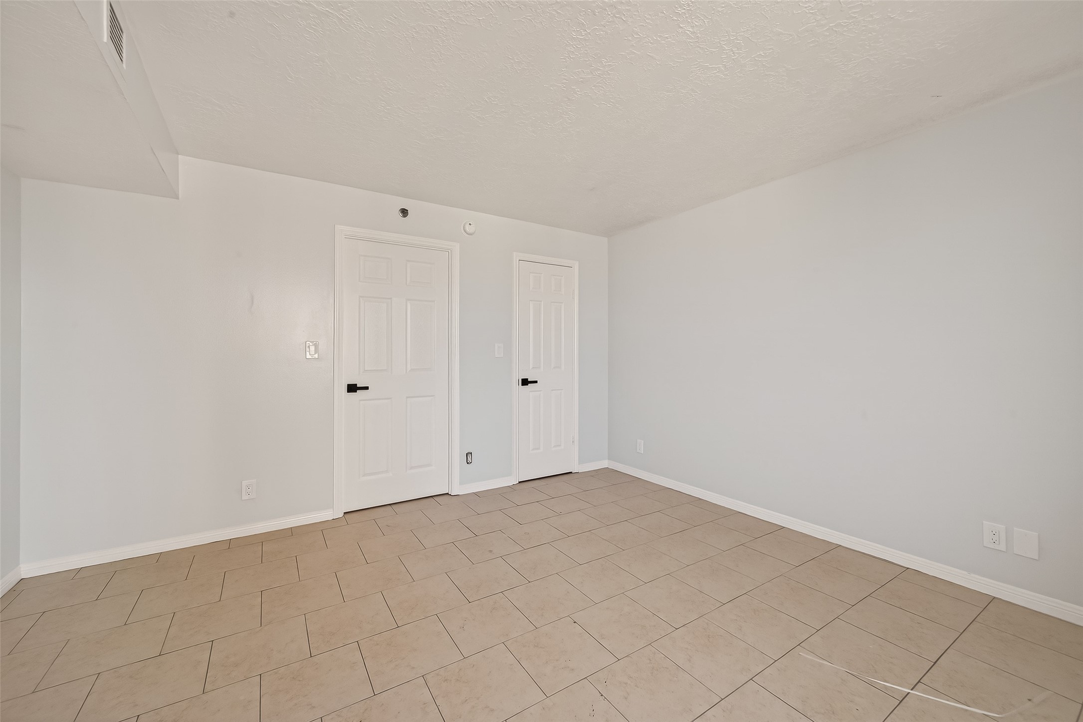 3525 Sage Road, Unit 1405 Houston, TX 77056 - Photo 22 of 37 a view of an empty room