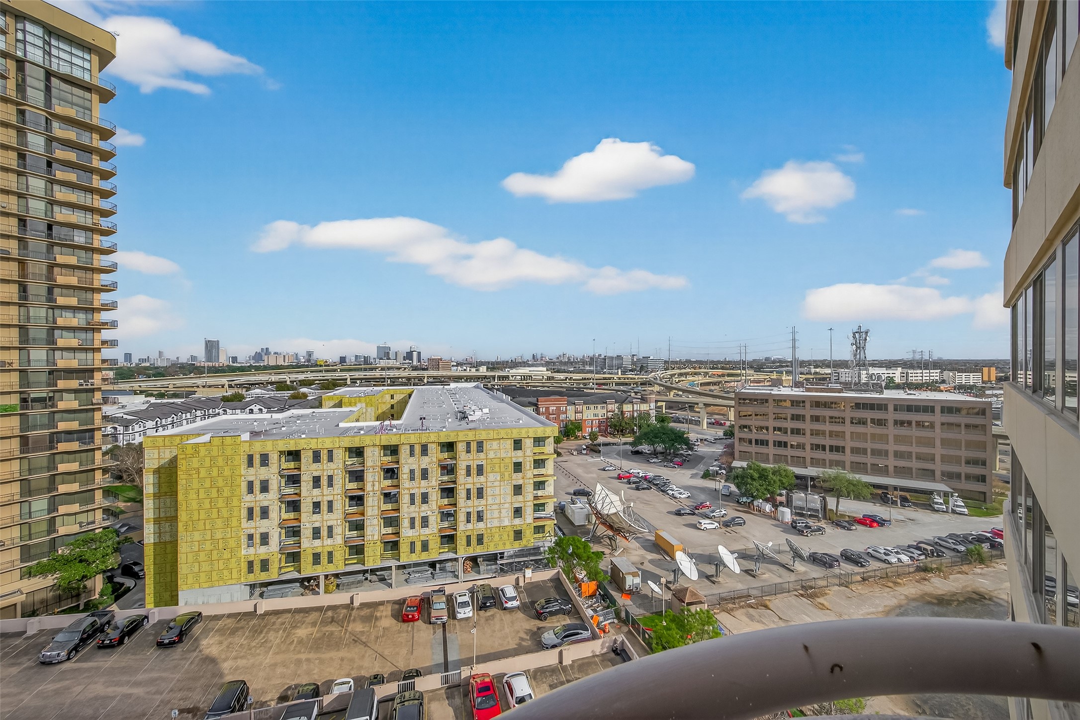 3525 Sage Road, Unit 1405 Houston, TX 77056 - Photo 28 of 37 a view of a city