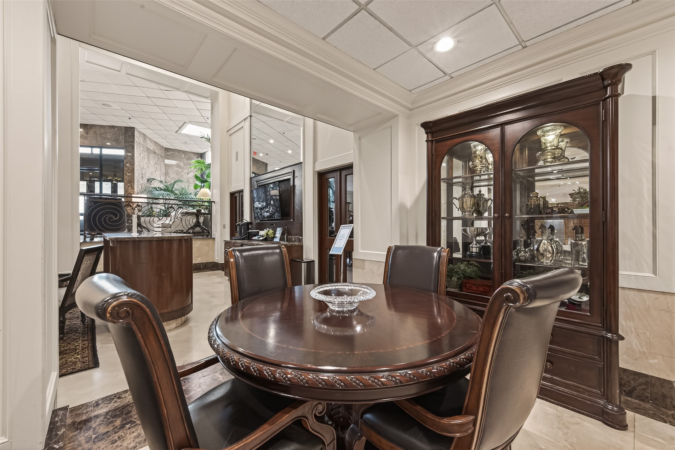 3525 Sage Road, Unit 1405 Houston, TX 77056 - Photo 33 of 37 a dining room with furniture a livingroom view and wooden floor