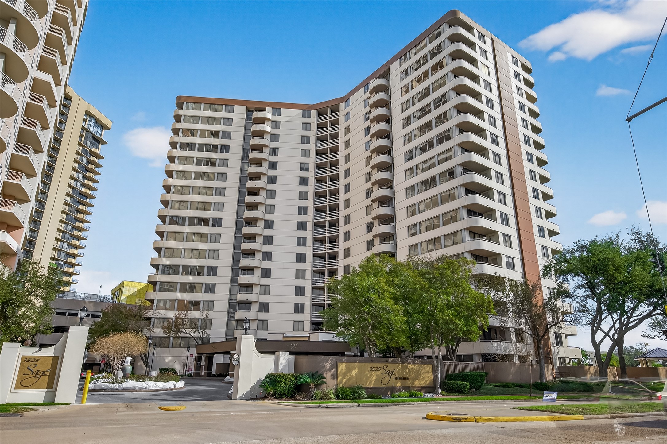 3525 Sage Road, Unit 1405 Houston, TX 77056 - Photo 6 of 37 a front view of a building