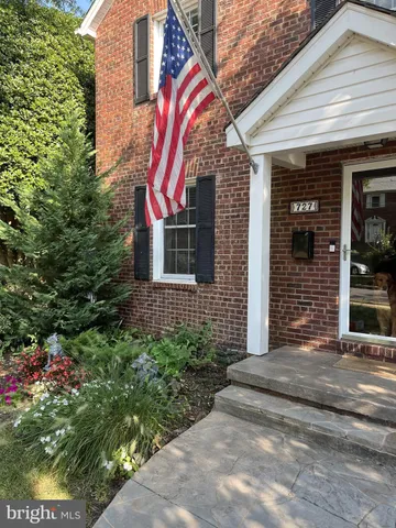$1,150,000 | 727 26th Street South, Arlington, VA 22202