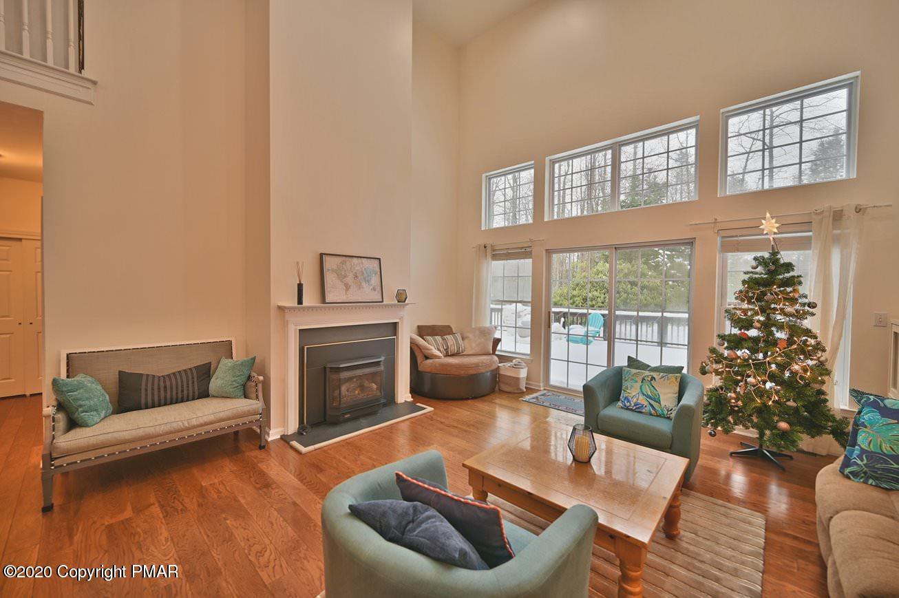 135 Skytop Road Long Pond, PA 18334 - Photo 2 of 26 Living