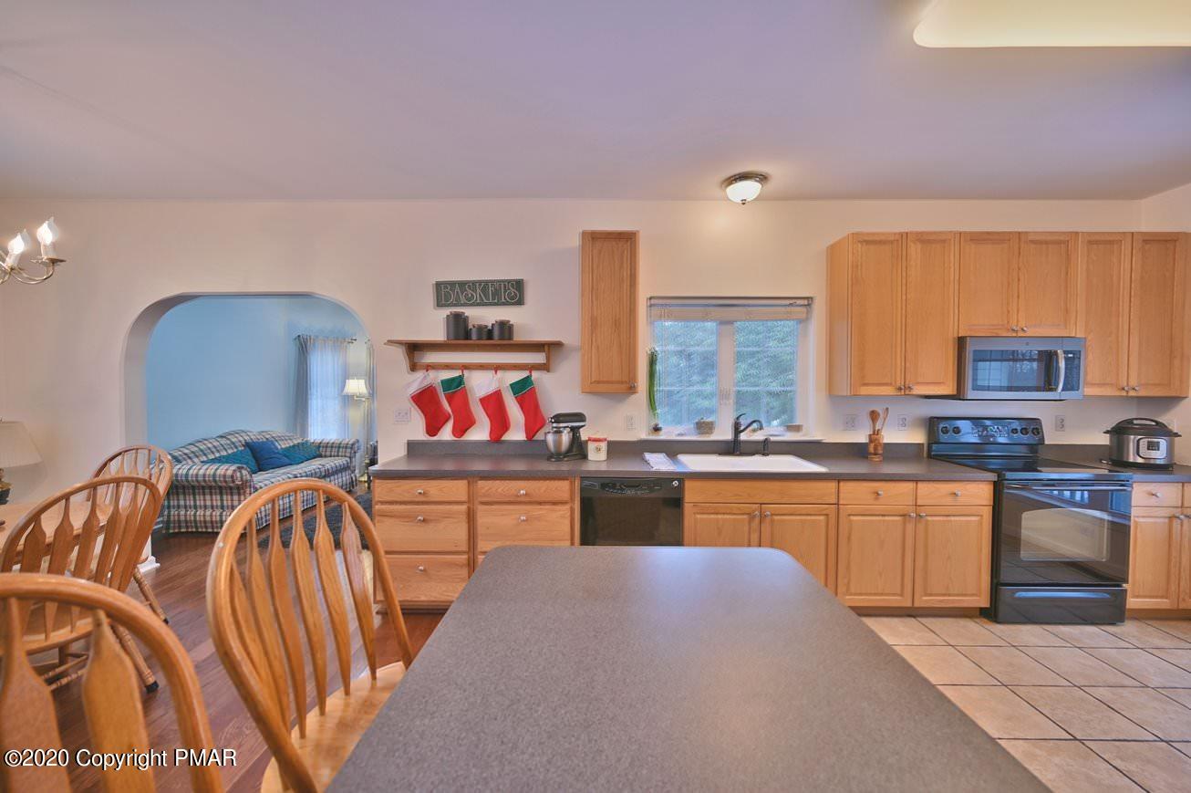 135 Skytop Road Long Pond, PA 18334 - Photo 10 of 26 Kitchen