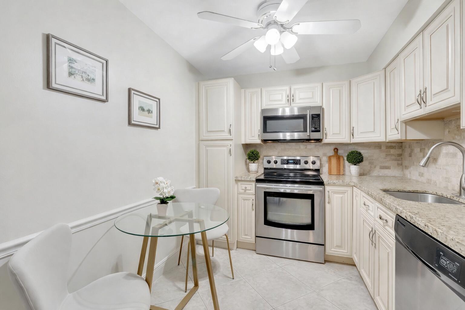 5260 Northwest 2nd Avenue, Unit 307 Boca Raton, FL 33487 - Photo 5 of 22 kitchen