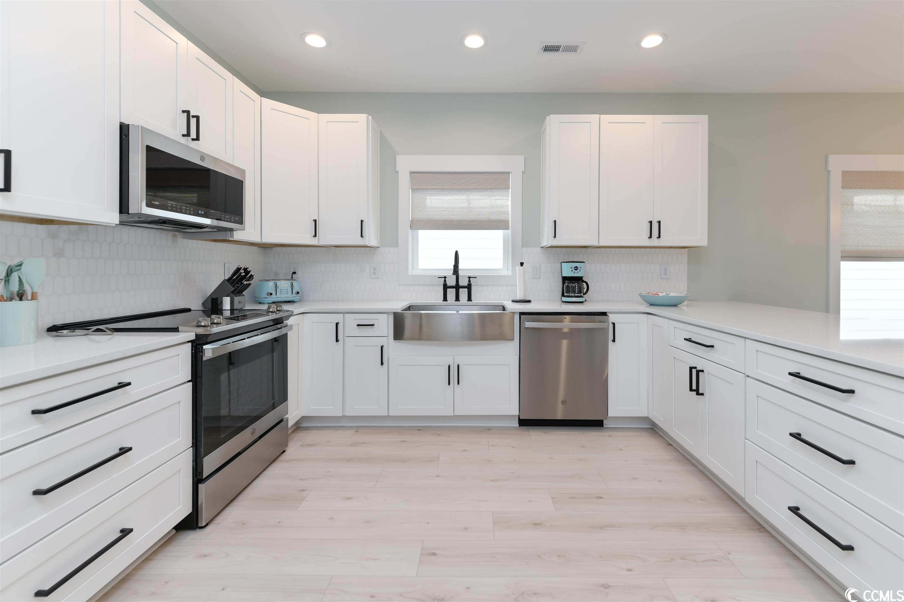 691 Elizabeth Drive Murrells Inlet, SC 29576 - Photo 2 of 37 Gallery Image 2