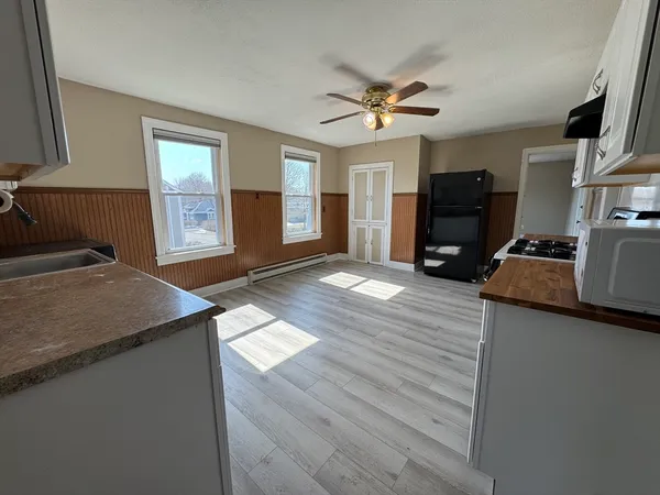 $1,950 | 47 Edgewater Avenue, Unit 2, Shrewsbury, MA 01545