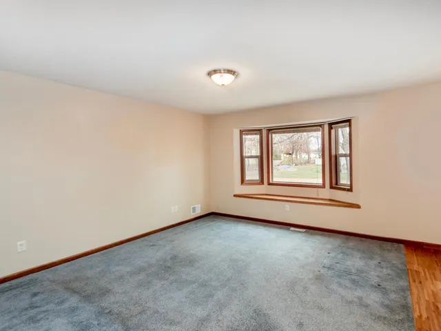 $360,000 | 1318 Summit Avenue, St. Paul Park, MN 55071