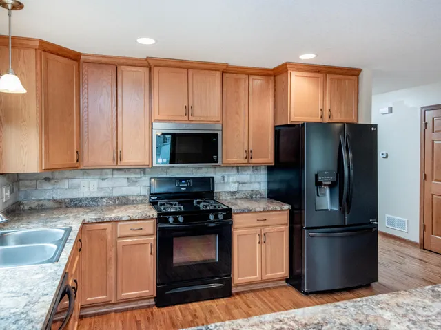 $360,000 | 1318 Summit Avenue, St. Paul Park, MN 55071