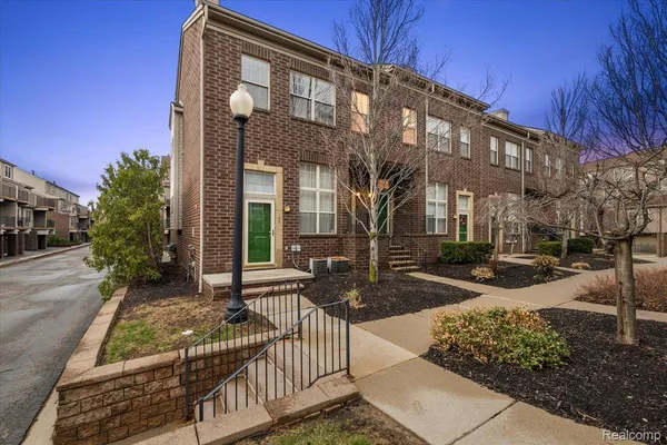 $250,000 | 43 Georgetown Court, Dearborn, MI 48126