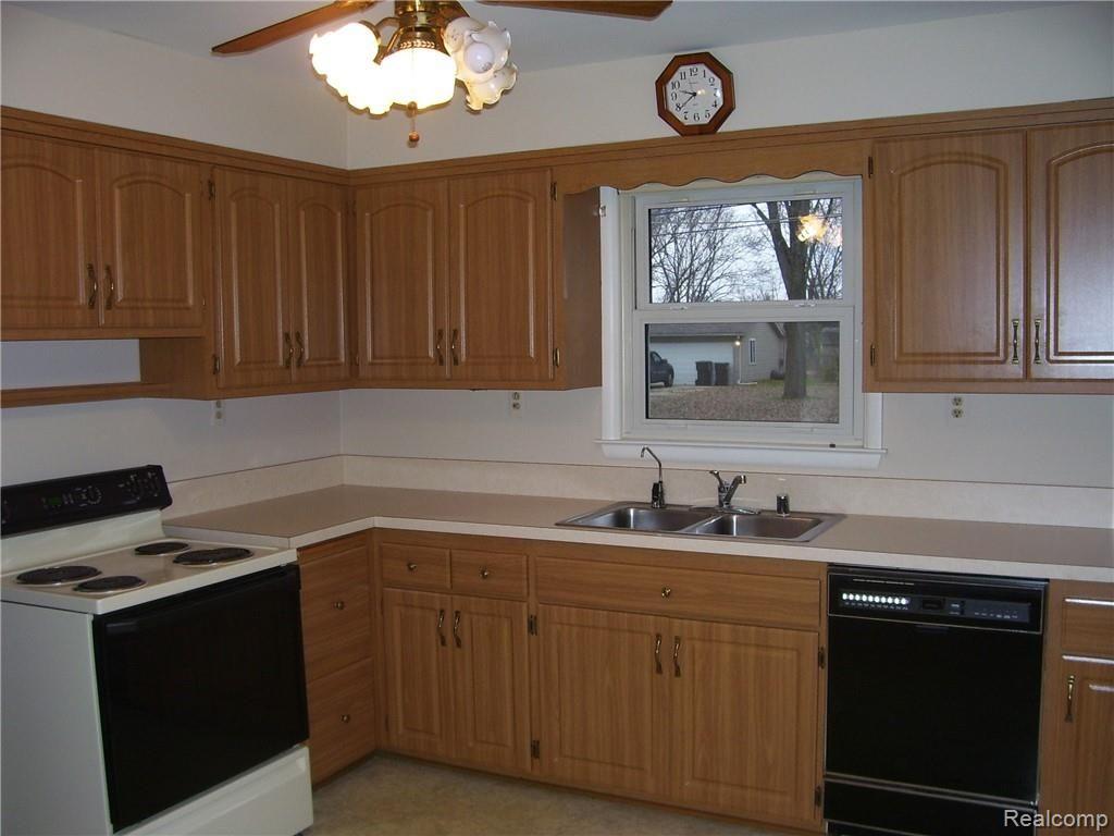 1911 Tamm Avenue Rochester Hills, MI 48309 - Photo 4 of 11