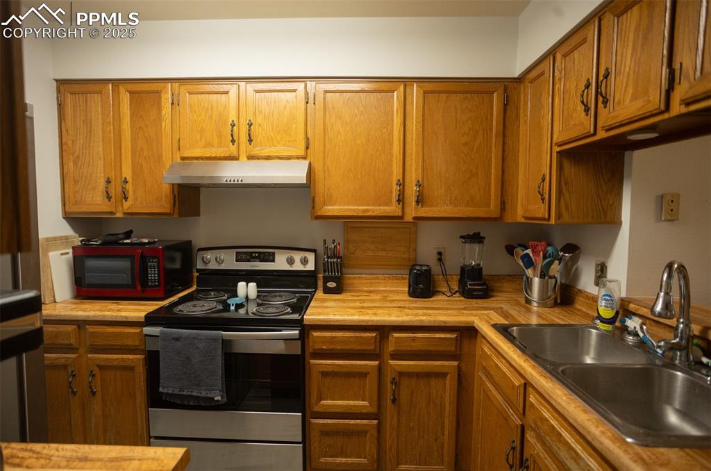 3515 Queen Anne Way Colorado Springs, CO 80917 - Photo 5 of 33 a kitchen with a sink a stove and cabinets