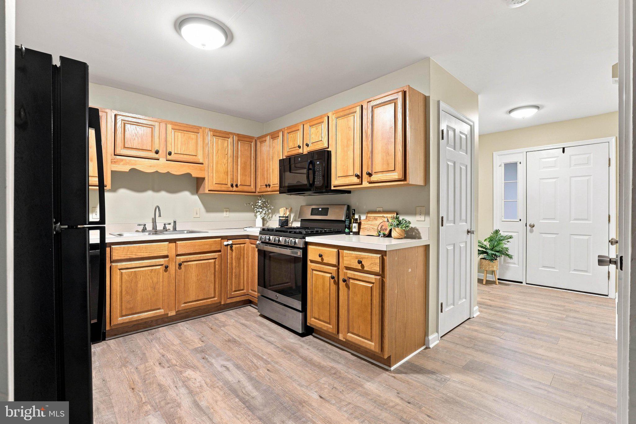344 Crosswinds Drive Lititz, PA 17543 - Photo 8 of 42 Kitchen