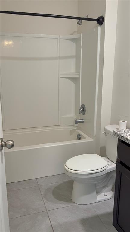 611 Autumn Stream Drive Auburndale, FL 33823 - Photo 14 of 30 a bathroom with a toilet and a shower