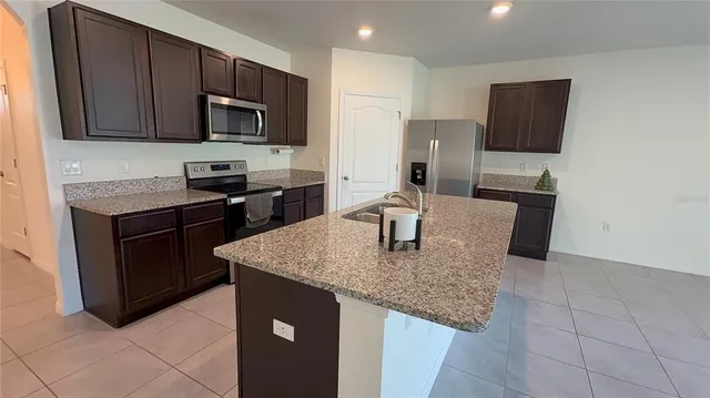 $2,150 | 611 Autumn Stream Drive, Auburndale, FL 33823