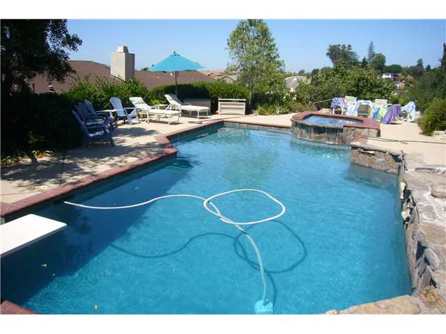 2146 Gum Tree Lane Fallbrook, CA 92028 - Photo 11 of 23 Large Swiming Pool with Spa and lots of hard scape and sitting areas.
