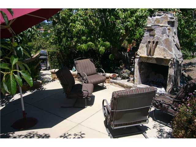 2146 Gum Tree Lane Fallbrook, CA 92028 - Photo 13 of 23 Entertian outside by the fireplace.
