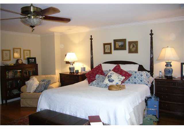 2146 Gum Tree Lane Fallbrook, CA 92028 - Photo 7 of 23 Very spacious master bedroom with access to rear yard.