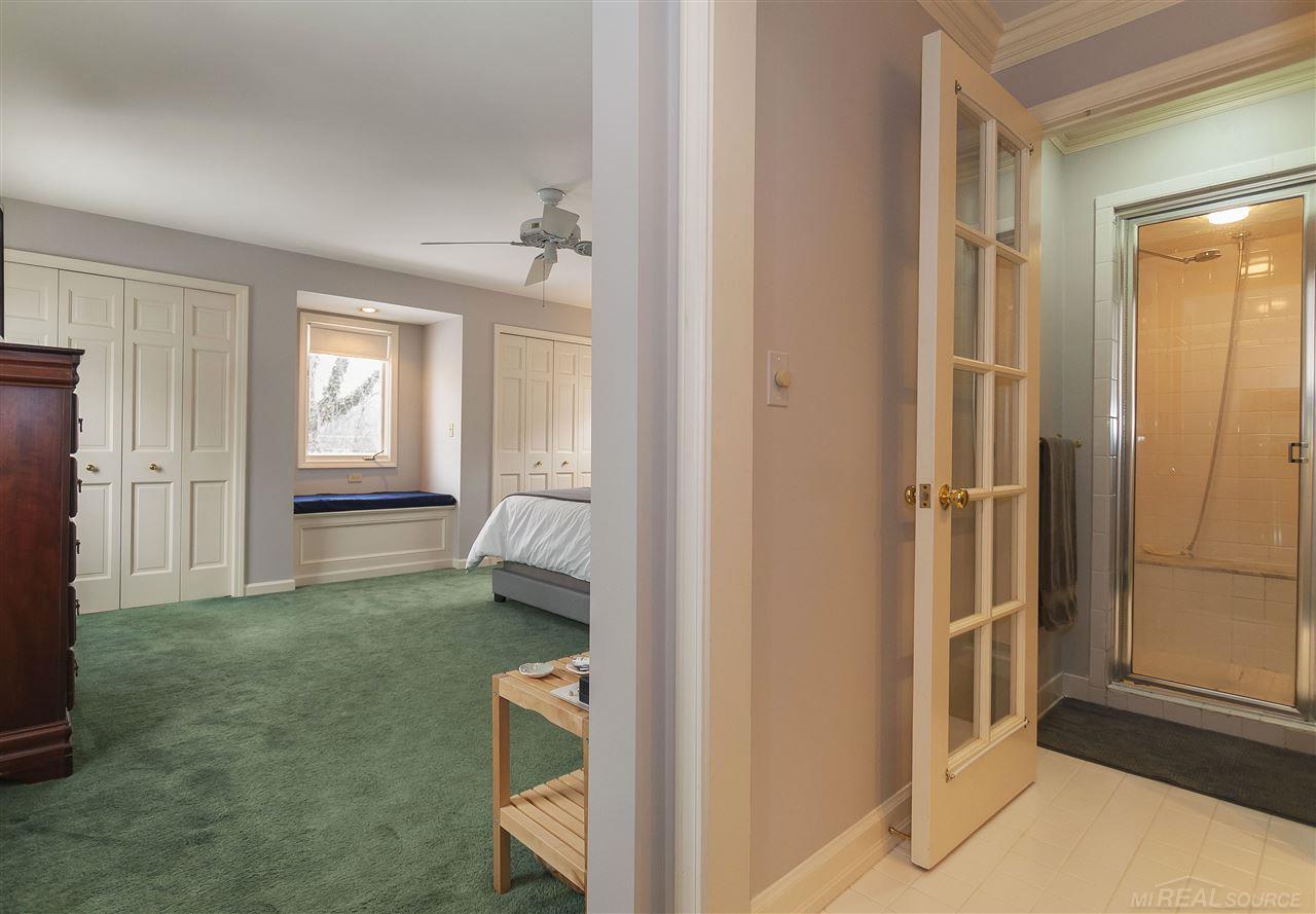 1010 Roslyn Road Grosse Pointe, MI 48236 - Photo 27 of 35 31340445-26.JPG