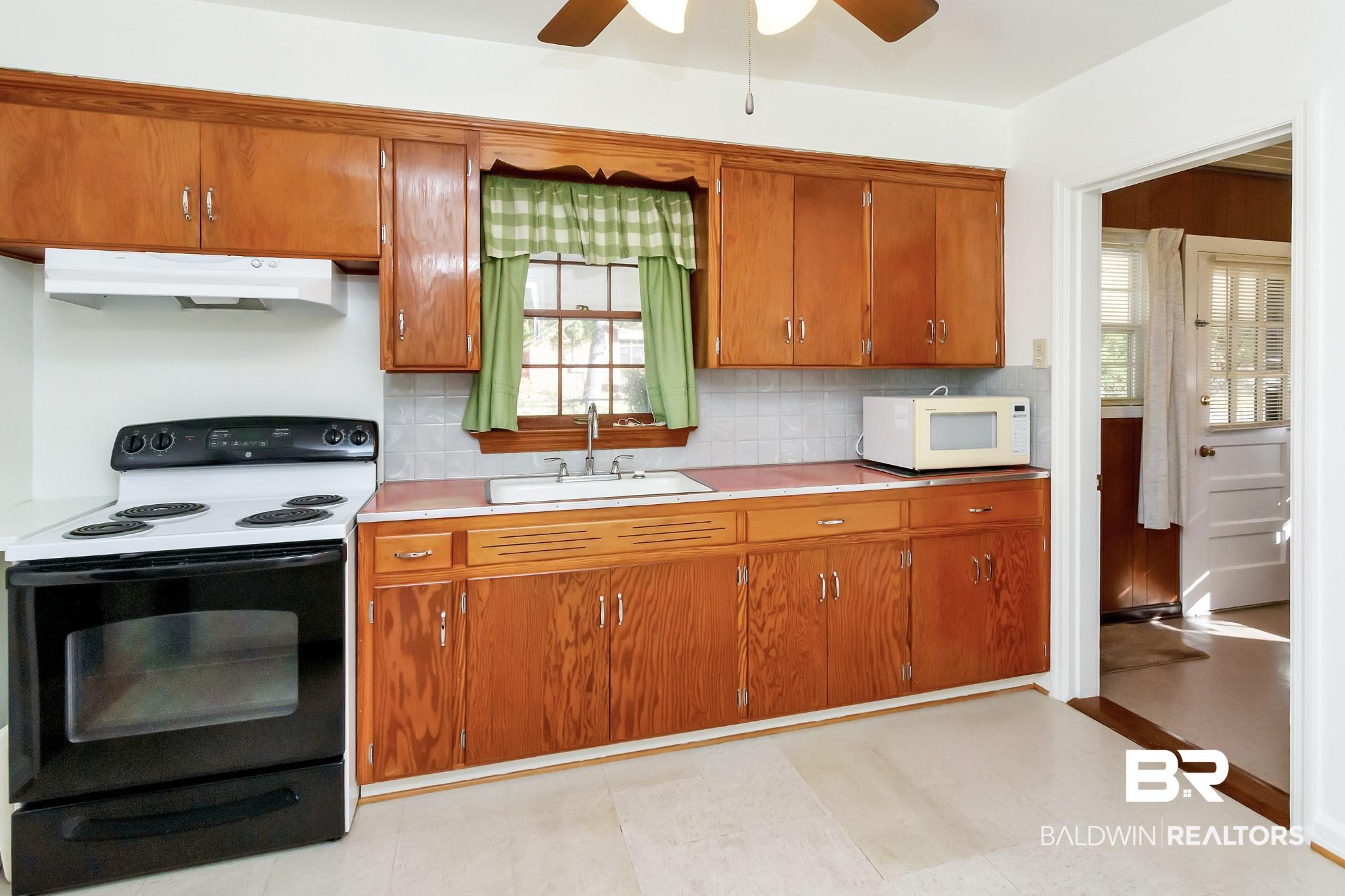 417 Myrtlewood Avenue Mobile, AL 36611 - Photo 10 of 27
