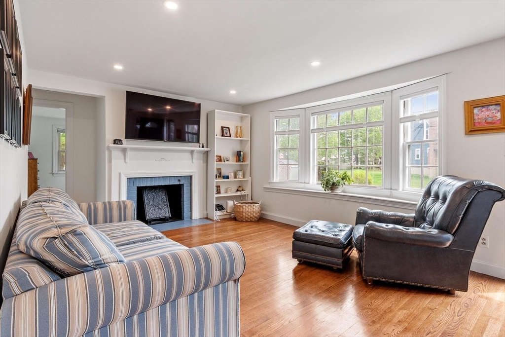 122 Southfield Road Concord, MA 01742 - Photo 7 of 28 Gallery Image 7