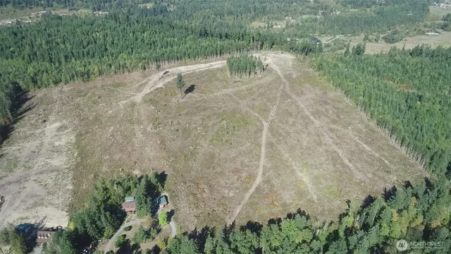 a view of a backyard of the house