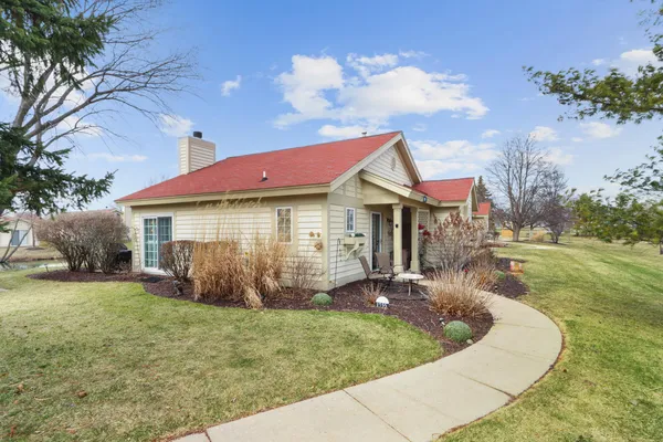 $370,000 | 1755 Cottage Drive, Unit 716, Geneva, WI 53147