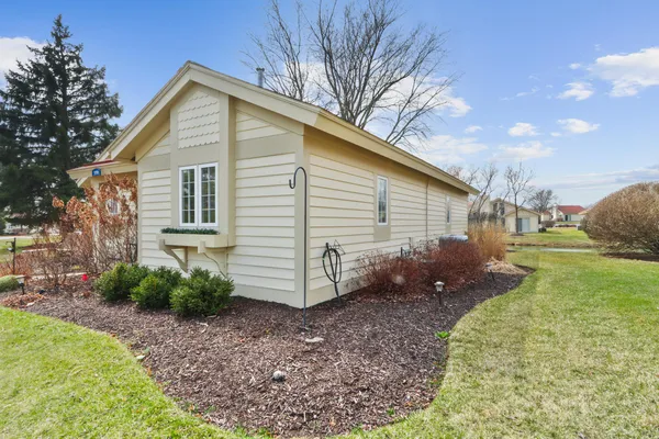 $370,000 | 1755 Cottage Drive, Unit 716, Geneva, WI 53147