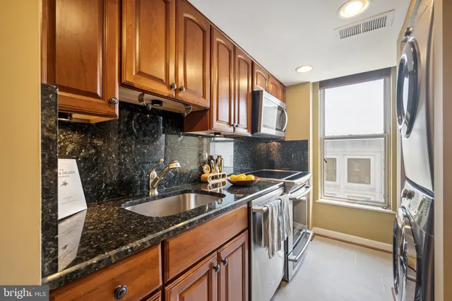 $470,000 | 601 Pennsylvania Avenue Northwest, Unit 1110, Washington, DC 20004