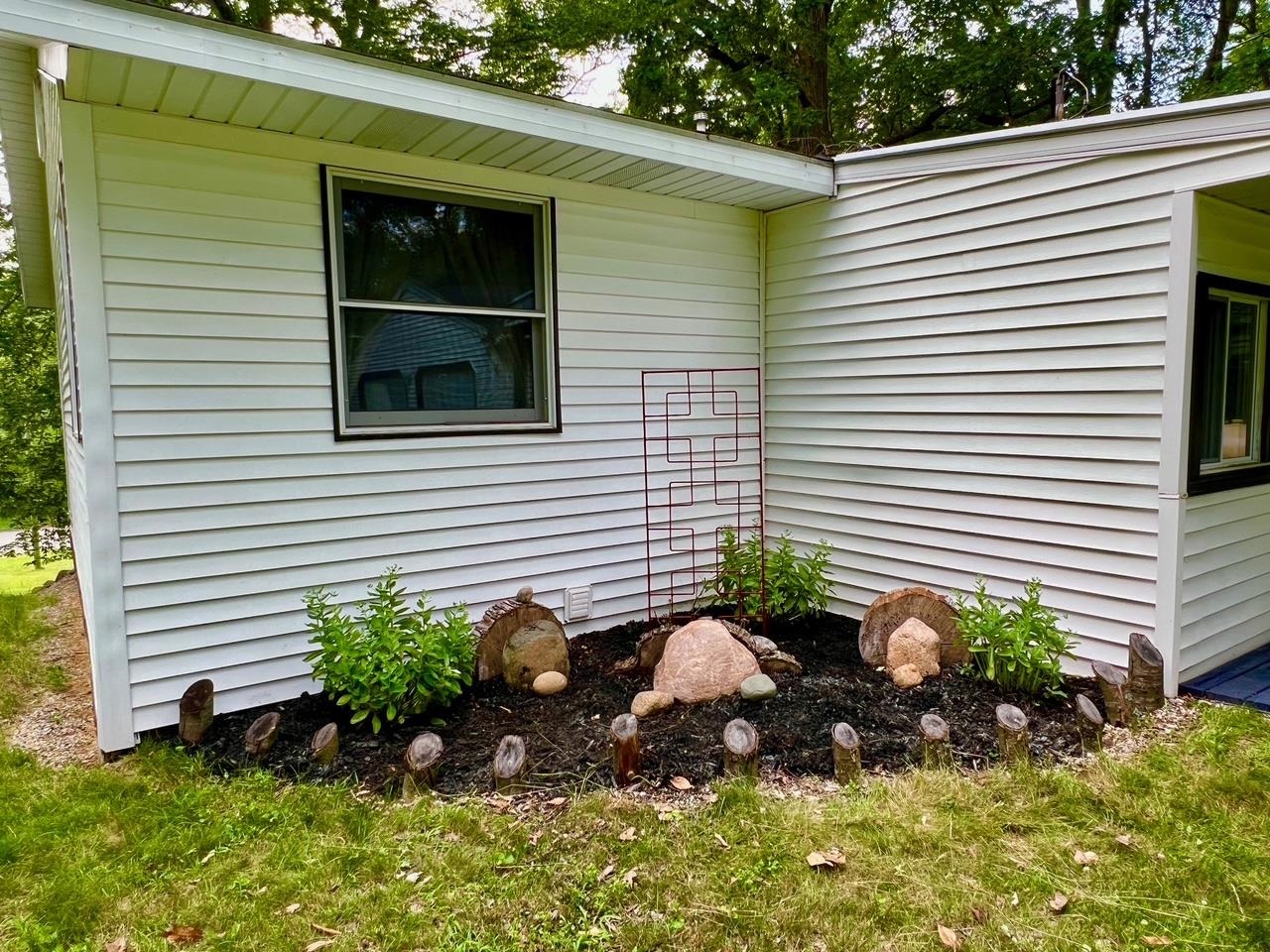 429 South Geneva Road Shepherd, MI 48883 - Photo 3 of 32
