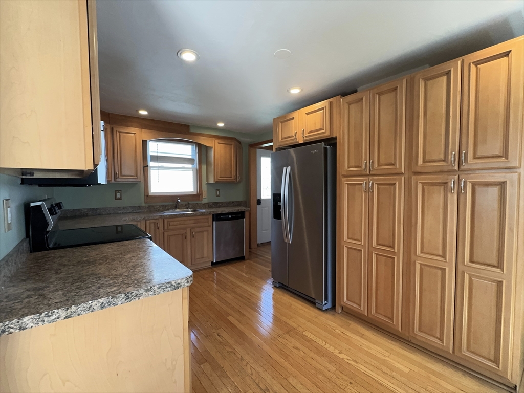 32 Heroult Road Worcester, MA 01606 - Photo 5 of 23 Gallery Image 5