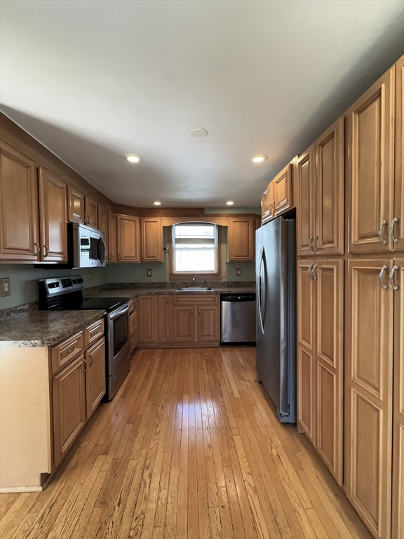 32 Heroult Road Worcester, MA 01606 - Photo 6 of 23 Gallery Image 6