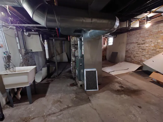 $215,000 | 1201 East Kane Place, Milwaukee, WI 53202