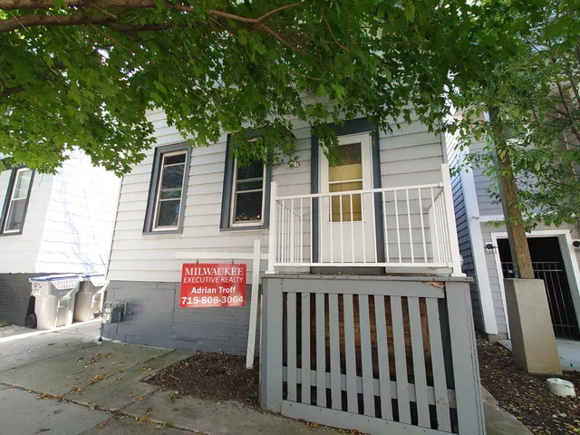 $215,000 | 1201 East Kane Place, Milwaukee, WI 53202