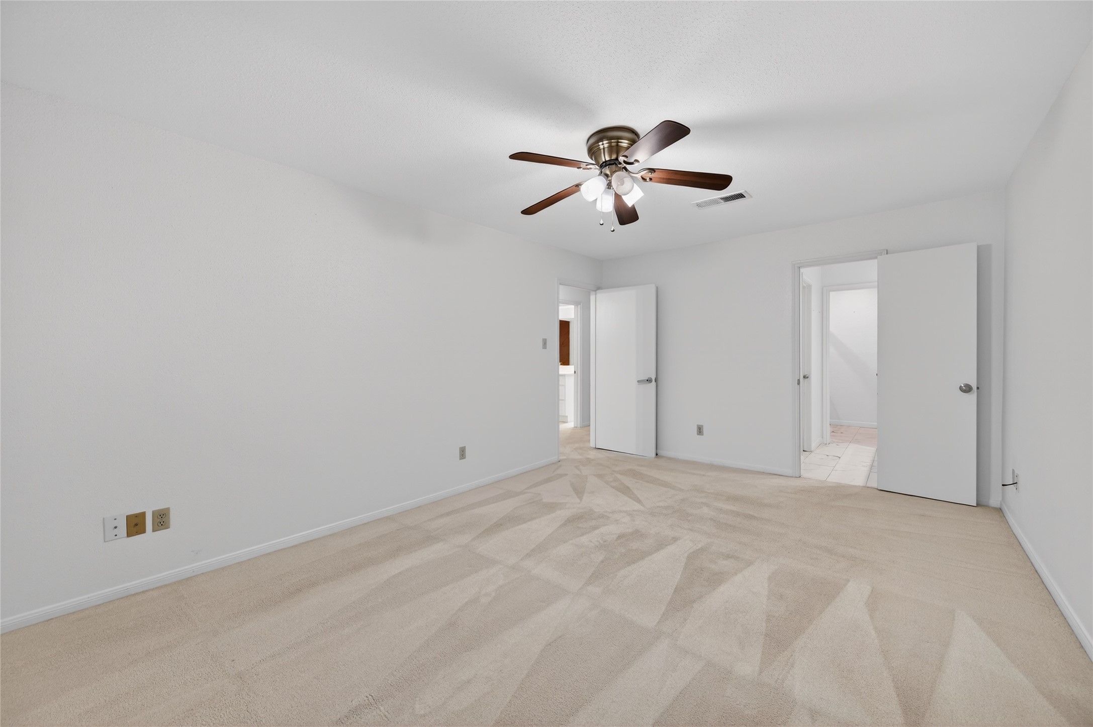 14724 Perthshire Road, Unit F Houston, TX 77079 - Photo 27 of 33 Gallery Image 27