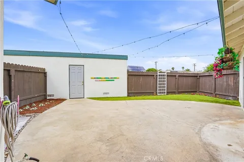 $827,000 | 20230 Peach Lane, Huntington Beach, CA 92646