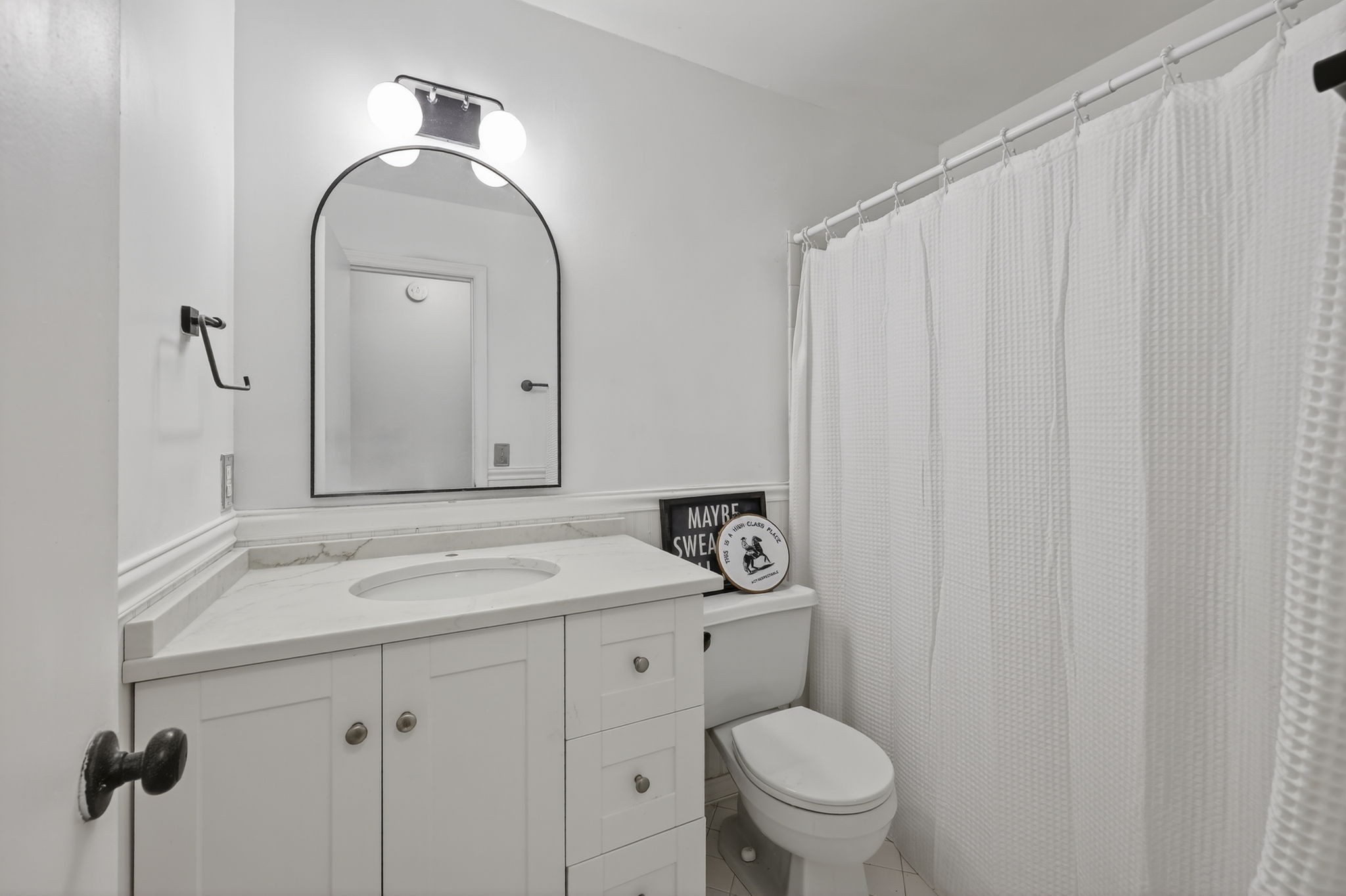 367 Huntington Ridge Drive Nashville, TN 37211 - Photo 14 of 28 a bathroom with a sink a toilet and a mirror