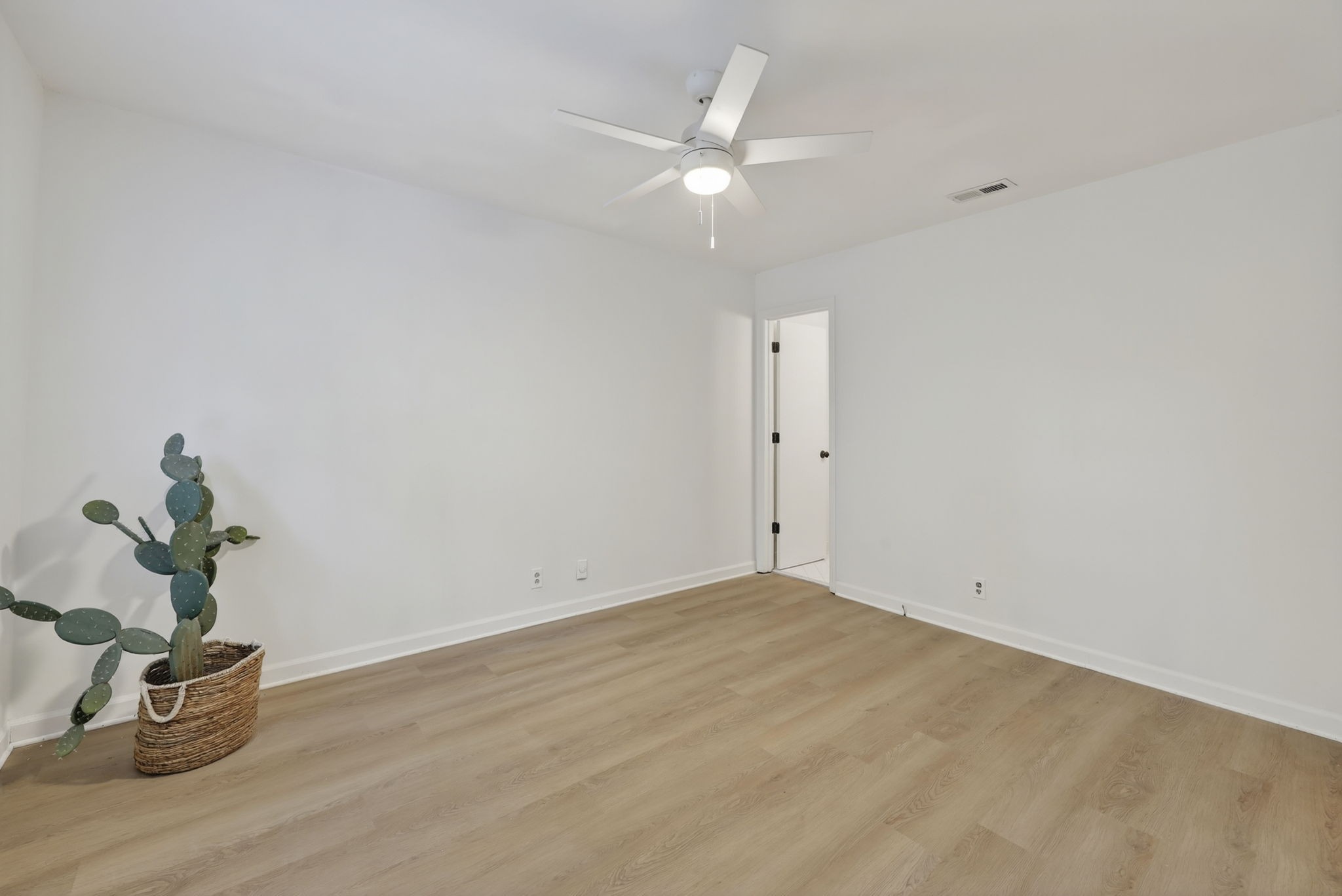 367 Huntington Ridge Drive Nashville, TN 37211 - Photo 17 of 28 a view of a room with a potted plant on the wall