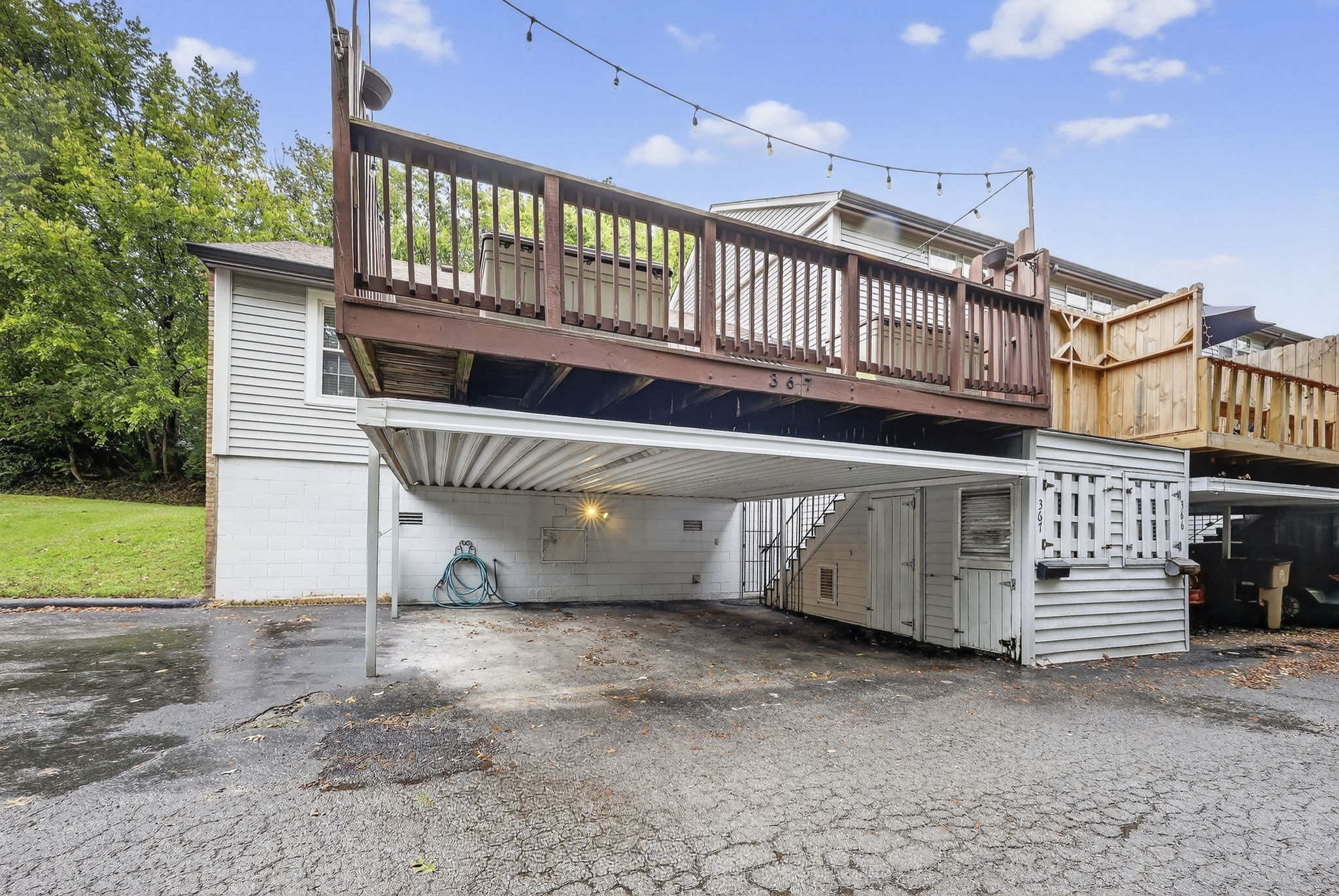 367 Huntington Ridge Drive Nashville, TN 37211 - Photo 22 of 28 a view of a house with a balcony