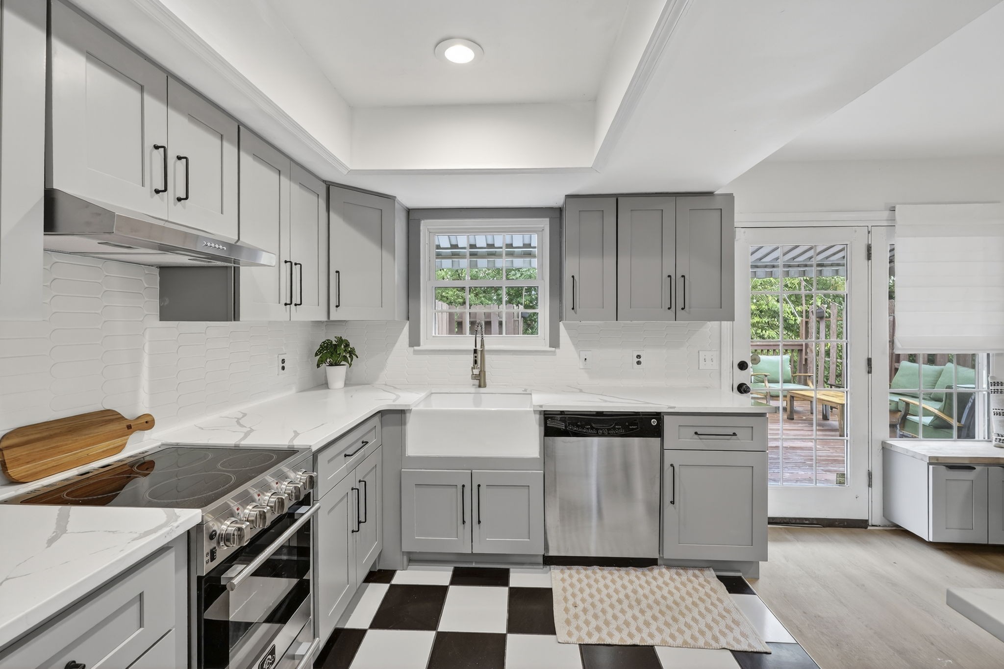 367 Huntington Ridge Drive Nashville, TN 37211 - Photo 5 of 28 a kitchen with a sink stove top oven and cabinets