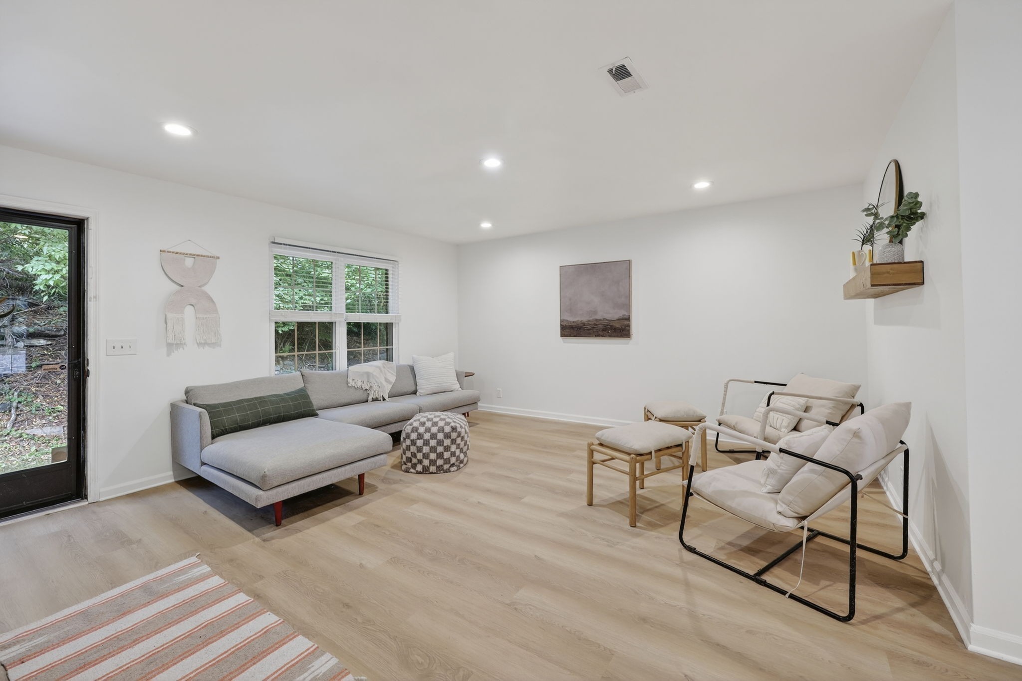 367 Huntington Ridge Drive Nashville, TN 37211 - Photo 7 of 28 a living room with furniture and a window