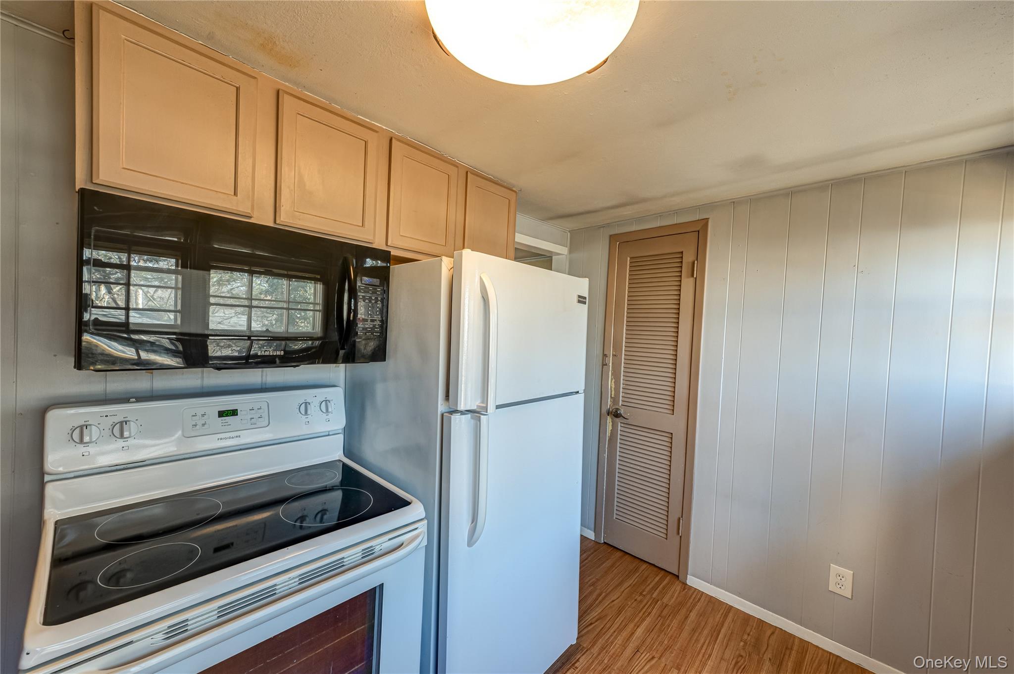 75 Herod Point Road Wading River, NY 11792 - Photo 19 of 29 Alternate view of Kitchen