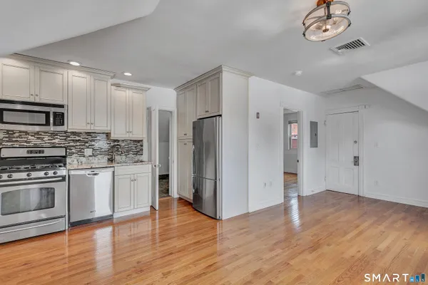 $2,600 | 119 Dwight Street, Unit 3, New Haven, CT 06511