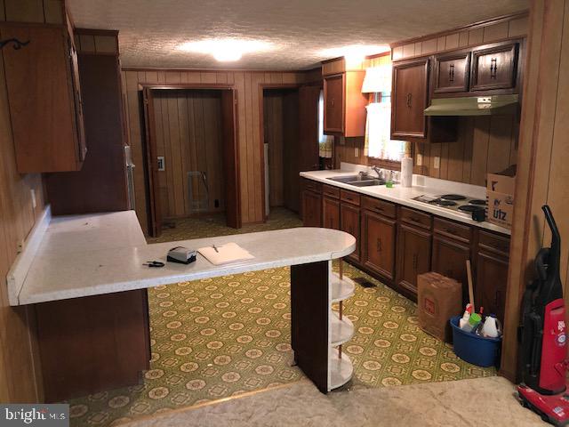 5259 Gordon Drive King George, VA 22485 - Photo 13 of 22 Kitchen looking from the breakfast area