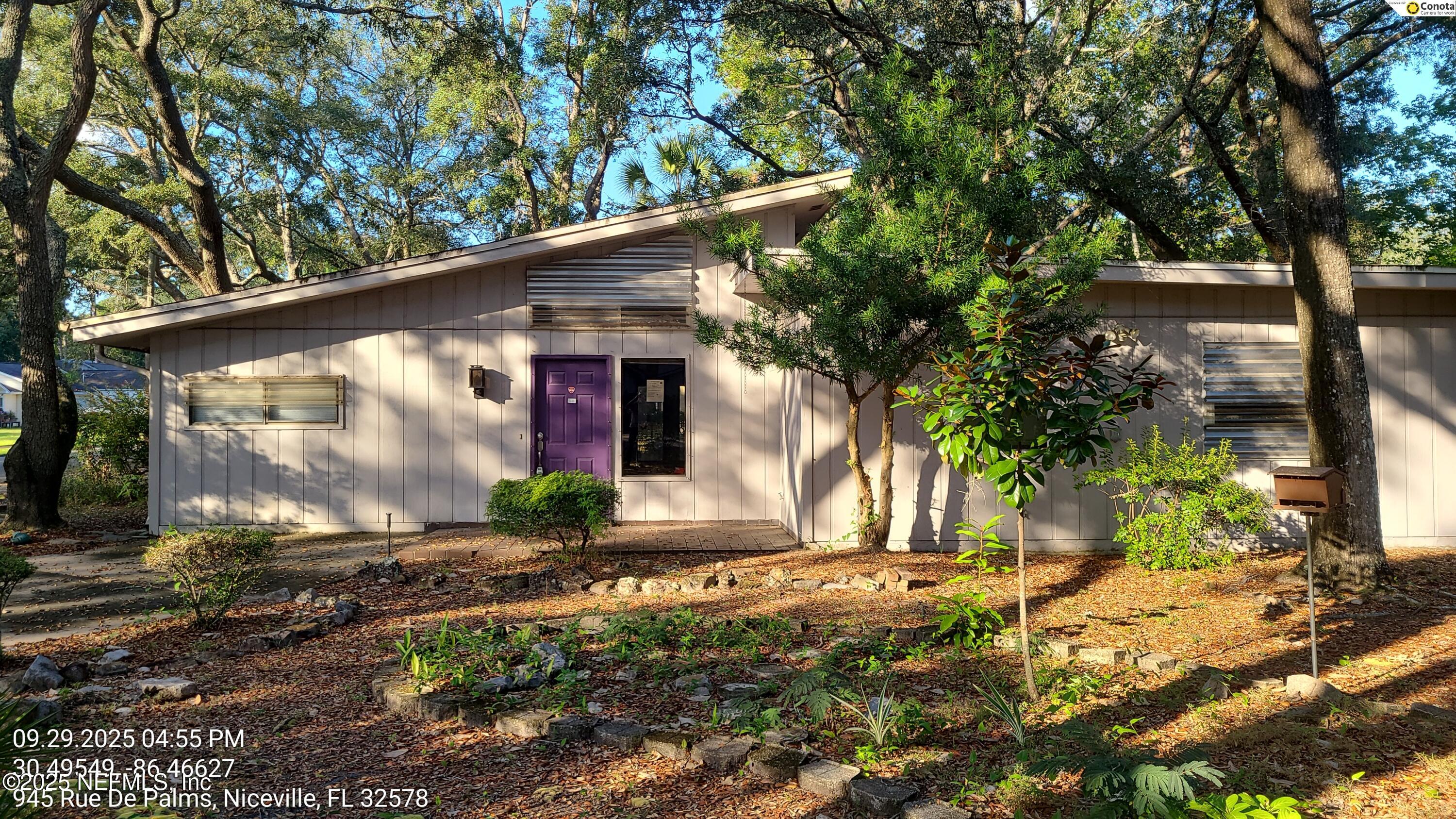 945 Rue De Palms Niceville, FL 32578 - Photo 1 of 37 a view of a house with a tree