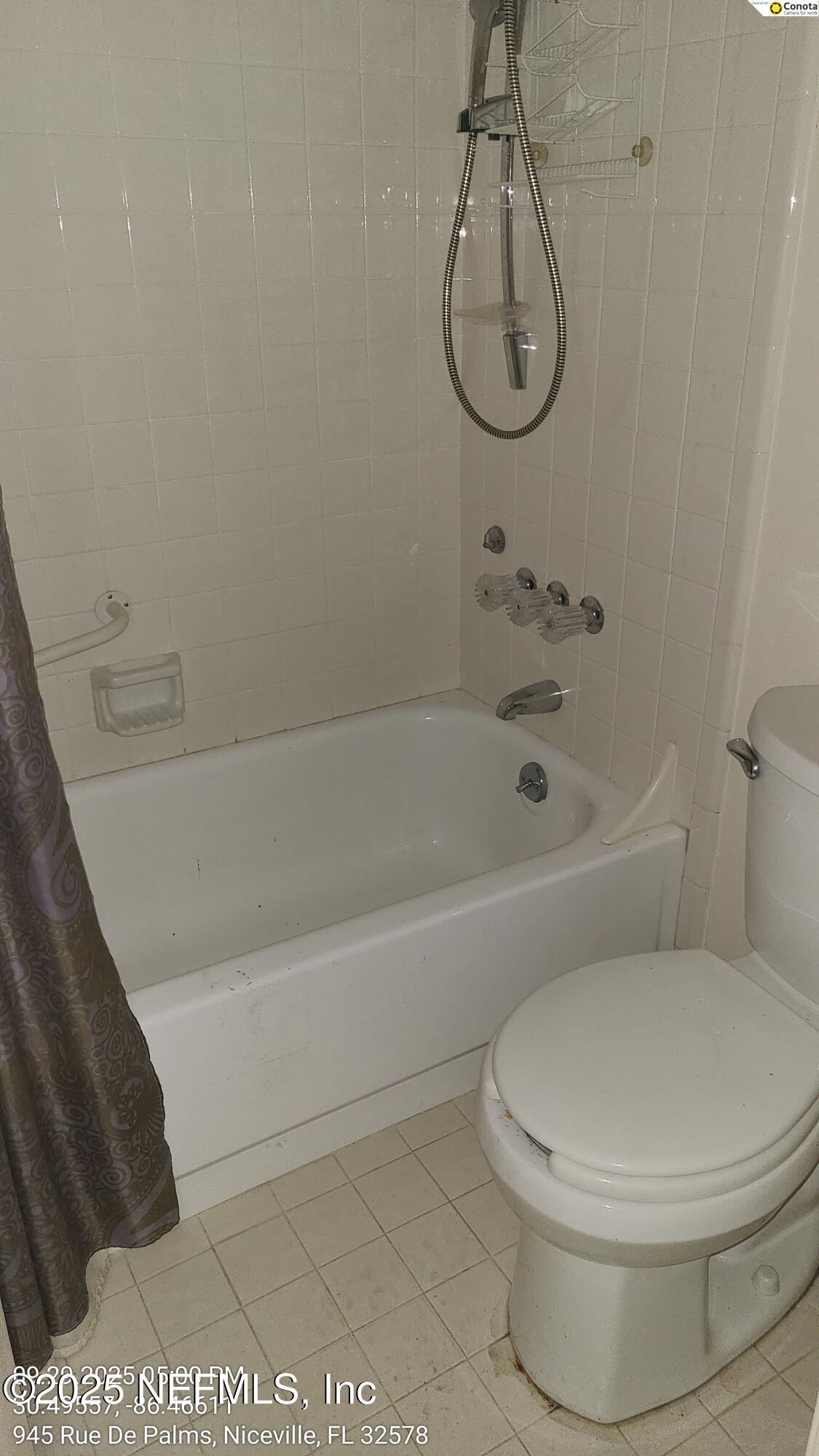 945 Rue De Palms Niceville, FL 32578 - Photo 22 of 37 a bathroom with a toilet and a shower